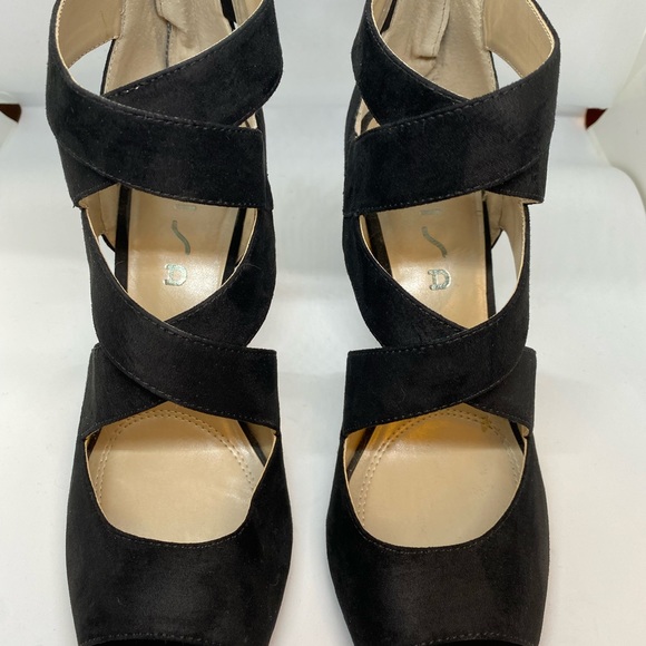 New without tags black Unisa pumps - Picture 2 of 5